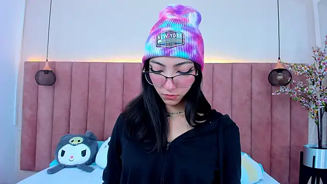 Snapshot of MarianaBranzz chatting on 03.20.25 MarianaBranzz online show from 03.20.25