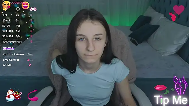 Snapshot of _Nika_Kik chatting on 01.12.25 Nika Kik online show from 01.12.25