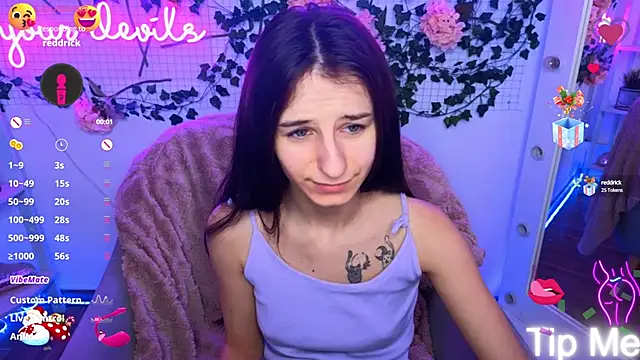 Snapshot of _Nika_Kik chatting on 01.14.25 Nika Kik online show from 01.14.25