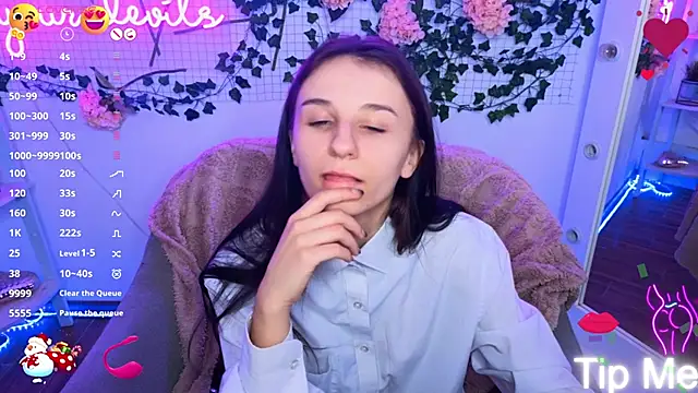 Snapshot of _Nika_Kik chatting on 01.14.25 Nika Kik online show from 01.14.25