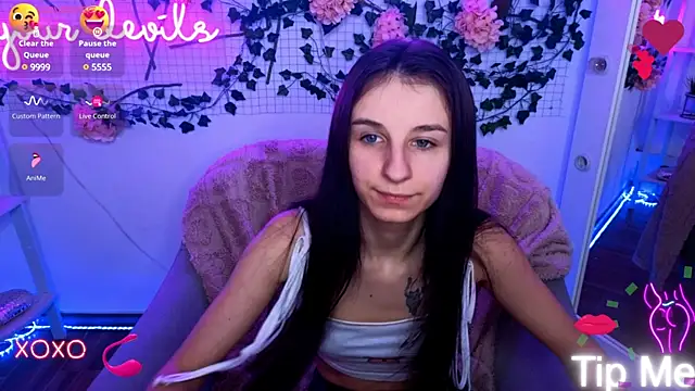 Snapshot of _Nika_Kik chatting on 01.21.25 Nika Kik online show from 01.21.25