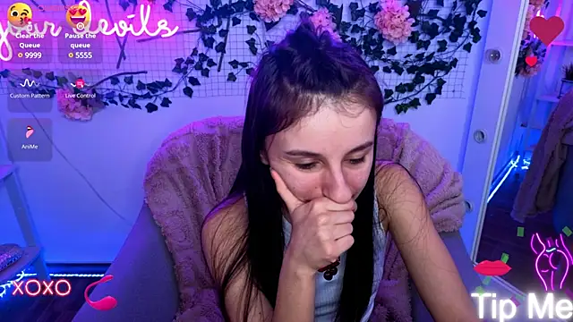 Snapshot of _Nika_Kik chatting on 01.21.25 Nika Kik online show from 01.21.25