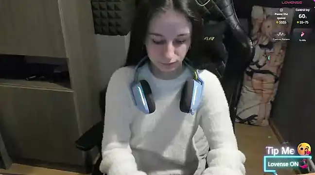 Snapshot of _Nika_Kik chatting on 01.24.25 Nika Kik online show from 01.24.25