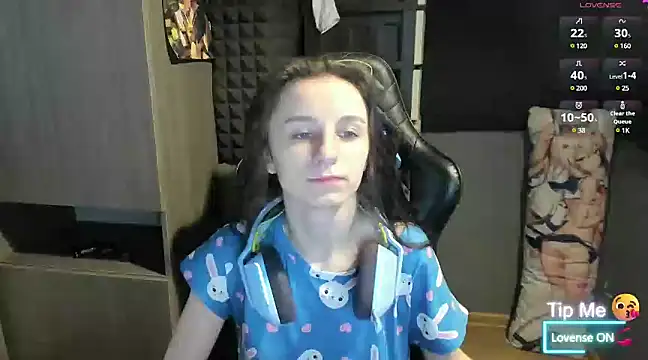 Snapshot of _Nika_Kik chatting on 01.25.25 Nika Kik online show from 01.25.25