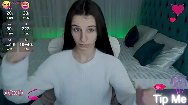 Snapshot of _Nika_Kik chatting on 01.28.25 Nika Kik online show from 01.28.25