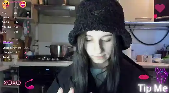 Snapshot of _Nika_Kik chatting on 01.31.25 Nika Kik online show from 01.31.25