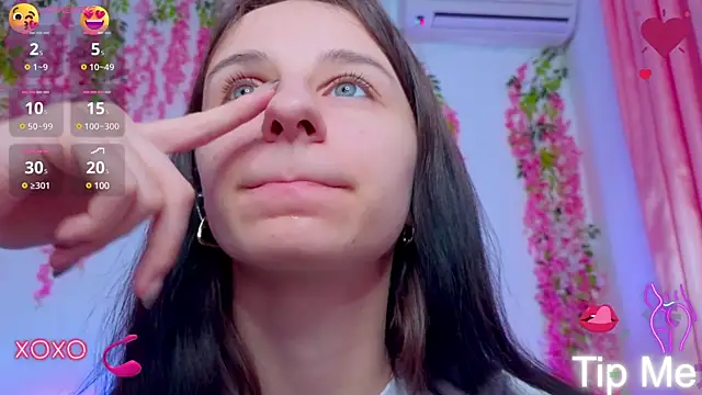 Snapshot of _Nika_Kik chatting on 02.02.25 Nika Kik online show from 02.02.25