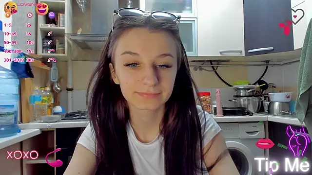 Snapshot of _Nika_Kik chatting on 03.17.25 Nika Kik online show from 03.17.25