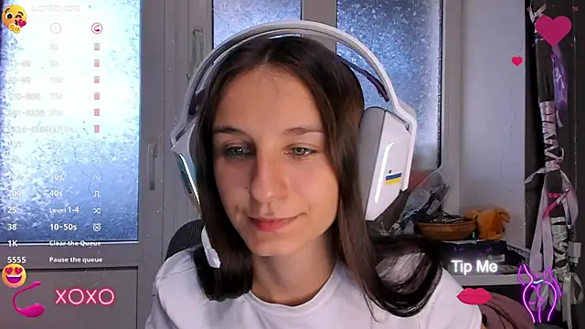 Snapshot of _Nika_Kik chatting on 09.15.25 Nika Kik online show from 09.15.25