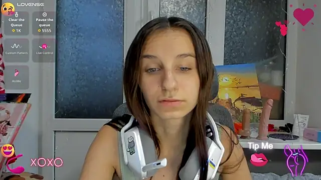 Snapshot of _Nika_Kik chatting on 10.17.25 Nika Kik online show from 10.17.25