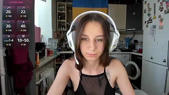Snapshot of _Nika_Kik chatting on 06.08.26 Nika Kik online show from 06.08.26