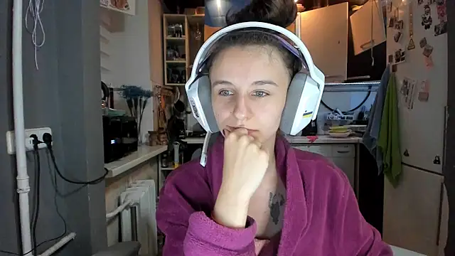 Snapshot of _Nika_Kik chatting on 07.18.26 Nika Kik online show from 07.18.26