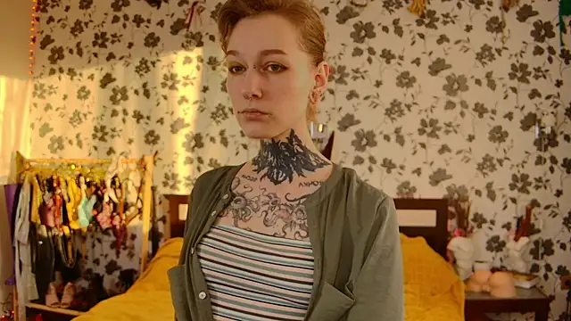 Snapshot of Littlespacemouse chatting on 09.29.25 Littlespacemouse online show from 09.29.25