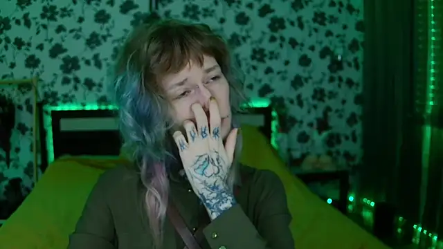 Snapshot of Littlespacemouse chatting on 10.06.25 Littlespacemouse online show from 10.06.25