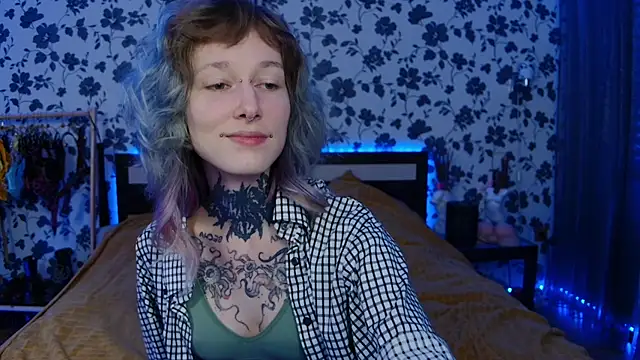 Snapshot of Littlespacemouse chatting on 10.07.25 Littlespacemouse online show from 10.07.25