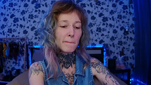 Snapshot of Littlespacemouse chatting on 10.08.25 Littlespacemouse online show from 10.08.25