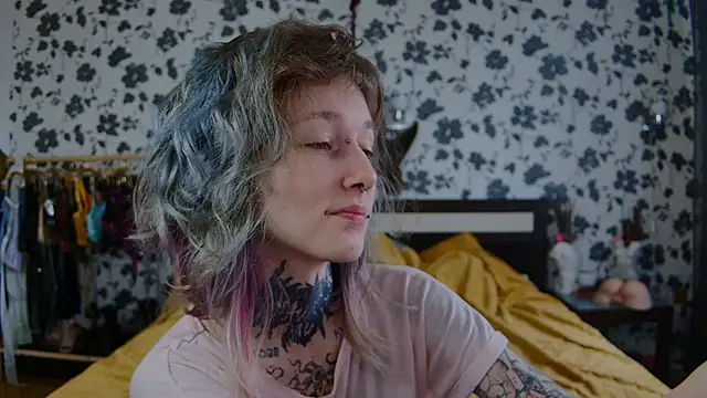 Snapshot of Littlespacemouse chatting on 10.10.25 Littlespacemouse online show from 10.10.25