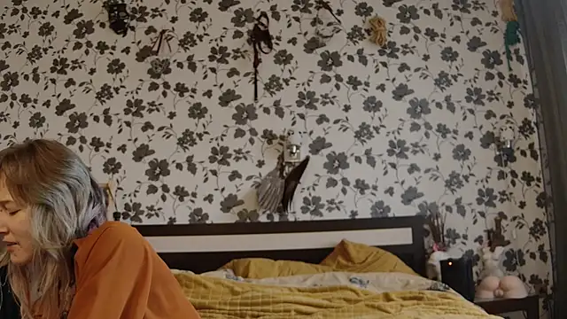 Snapshot of Littlespacemouse chatting on 10.14.25 Littlespacemouse online show from 10.14.25