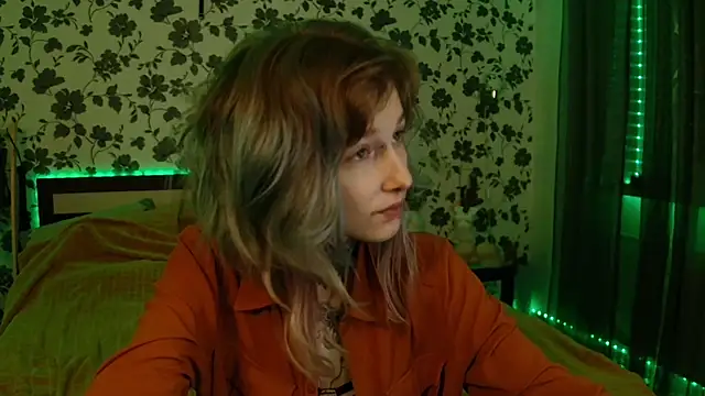 Snapshot of Littlespacemouse chatting on 10.14.25 Littlespacemouse online show from 10.14.25