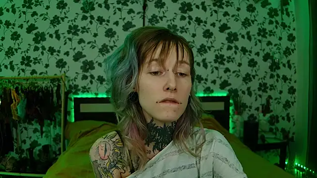 Snapshot of Littlespacemouse chatting on 10.20.25 Littlespacemouse online show from 10.20.25