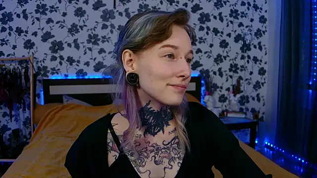 Snapshot of Littlespacemouse chatting on 10.21.25 Littlespacemouse online show from 10.21.25