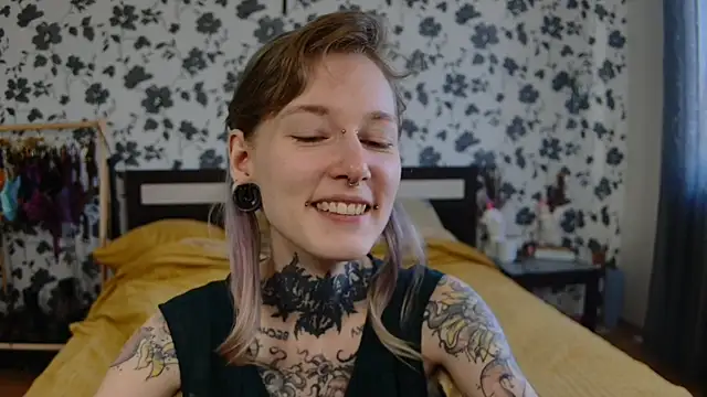 Snapshot of Littlespacemouse chatting on 10.22.25 Littlespacemouse online show from 10.22.25