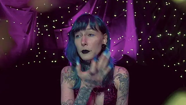 Snapshot of Littlespacemouse chatting on 11.05.25 Littlespacemouse online show from 11.05.25