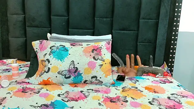 Snapshot of kinkyhousewifee chatting on 02.08.26 kinkyhousewifee online show from 02.08.26