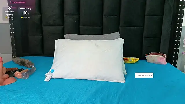 Snapshot of kinkyhousewifee chatting on 02.14.26 kinkyhousewifee online show from 02.14.26