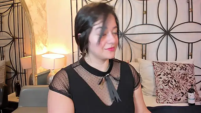 nahomi sweett online show from 09.25.25