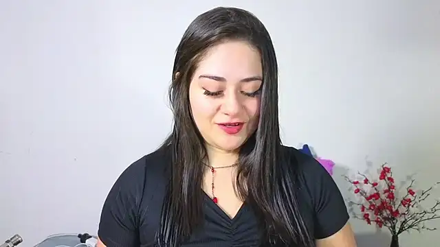 Snapshot of nahomi_sweett chatting on 05.22.26 nahomi sweett online show from 05.22.26