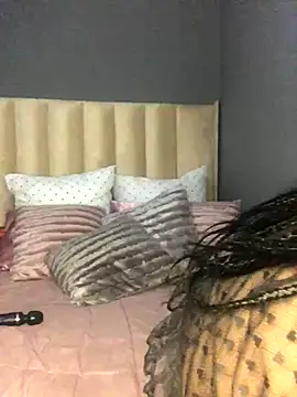 Snapshot of Nicole_Liam_ chatting on 10.04.25 Nicole Liam online show from 10.04.25