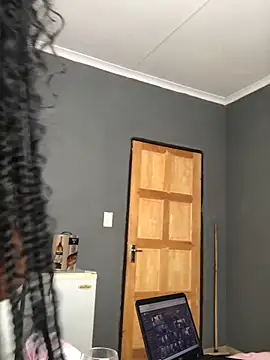 Snapshot of Nicole_Liam_ chatting on 10.06.25 Nicole Liam online show from 10.06.25