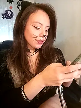 Kimiechanuwu online show from 10.21.25