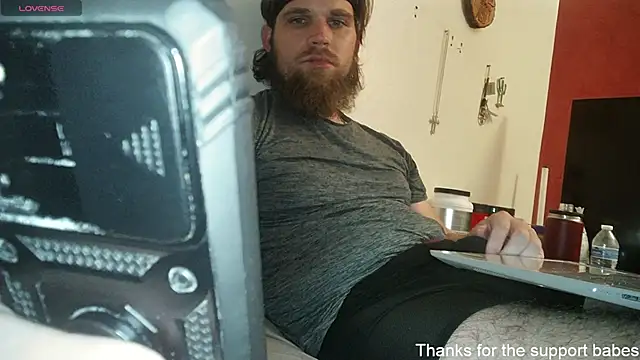 Snapshot of dikdowndaddy chatting on 10.27.25 dikdowndaddy online show from 10.27.25