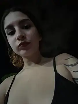 Snapshot of Mon_Cherry chatting on 09.24.25 Mon Cherry online show from 09.24.25