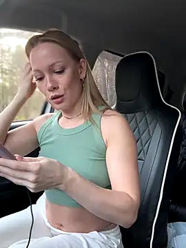 Snapshot of LavenderHot chatting on 10.19.25 LavenderHot online show from 10.19.25