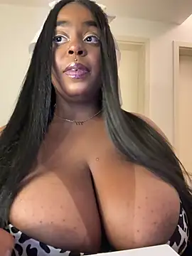 Snapshot of latinababyy chatting on 11.02.25 latinababyy online show from 11.02.25