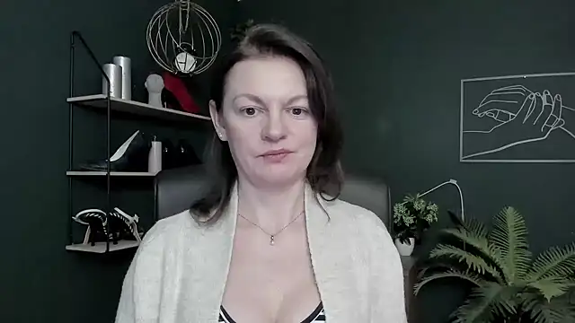 VivianWILD online show from 02.10.26