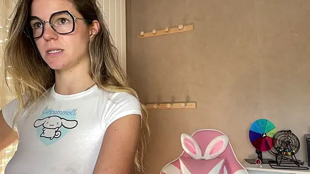 Snapshot of lucie_mehott chatting on 09.27.25 lucie mehott online show from 09.27.25