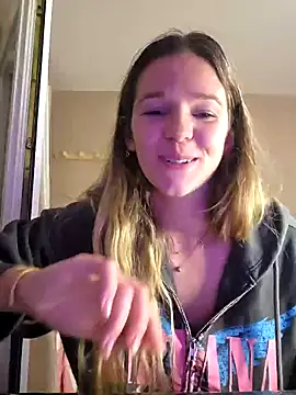 Snapshot of lucie_mehott chatting on 10.03.25 lucie mehott online show from 10.03.25