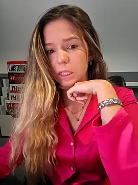 Snapshot of lucie_mehott chatting on 10.09.25 lucie mehott online show from 10.09.25