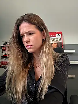 Snapshot of lucie_mehott chatting on 10.16.25 lucie mehott online show from 10.16.25