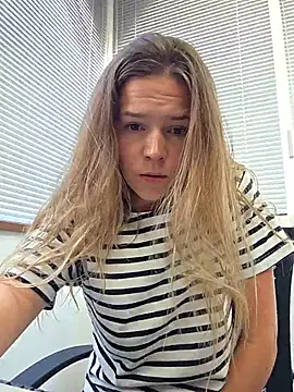 Snapshot of lucie_mehott chatting on 07.28.26 lucie mehott online show from 07.28.26