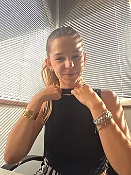 Snapshot of lucie_mehott chatting on 08.04.26 lucie mehott online show from 08.04.26