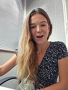 Snapshot of lucie_mehott chatting on 08.05.26 lucie mehott online show from 08.05.26