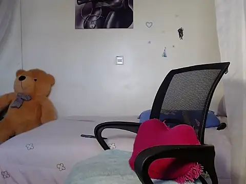 Snapshot of TeenieReeny chatting on 03.16.25 TeenieReeny online show from 03.16.25