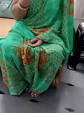 Snapshot of Januhot18 chatting on 12.16.24 Januhot18 online show from 12.16.24