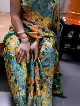 Snapshot of Januhot18 chatting on 12.17.24 Januhot18 online show from 12.17.24