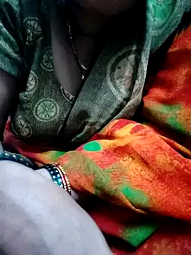 Snapshot of Januhot18 chatting on 12.29.24 Januhot18 online show from 12.29.24